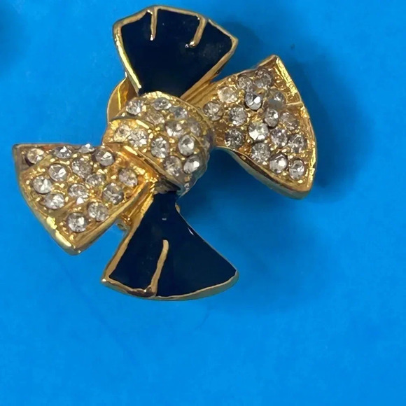 Vintage 80s Black Enamel and Rhinestone Bow Clip Earrings - Picture 4 of 5